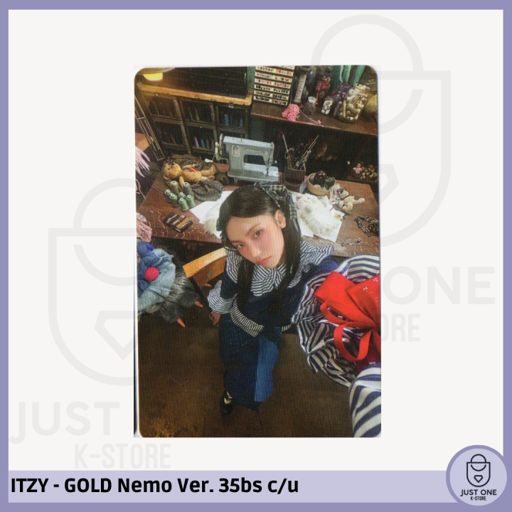 ITZY - GOLD  - Yeji 2