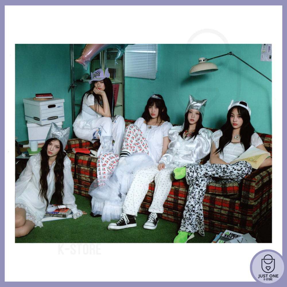 NEW JEANS - Season´s Greetings 2025 - Mini poster Grupal B